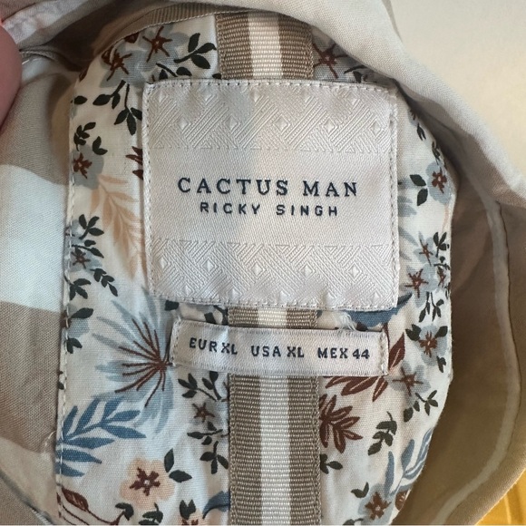 Cactus Man Men’s Stripped Short Sleeve Shirt. Cream and White. Size: XL. - Picture 5 of 6